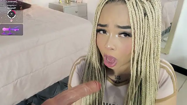 Chat +18 de conny__curly ao vivo