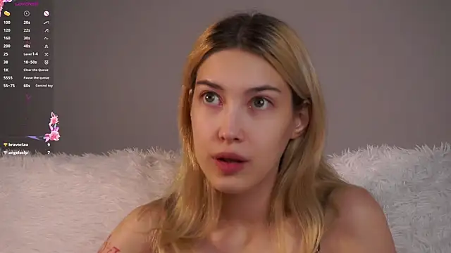 AngelicRice Adlı Modelin Canlı XXX Sohbeti