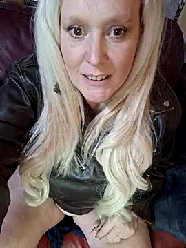 Bella_Squirts' Webcam Show