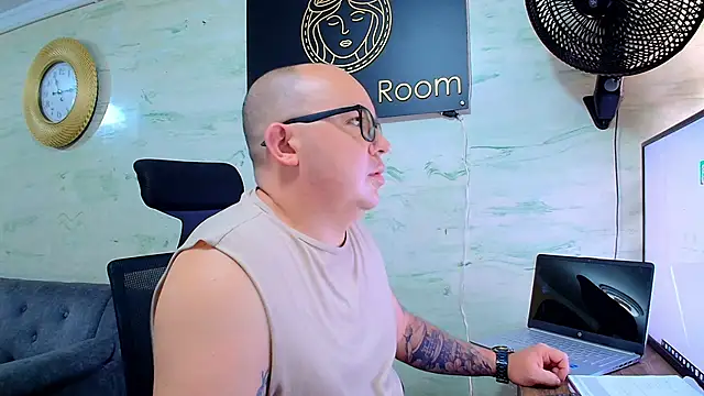 Вебкам-шоу maximo_daddy