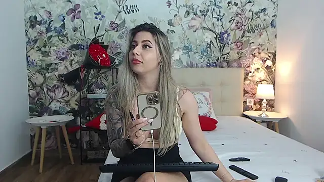 RoseDiamond06's Live XXX Chat