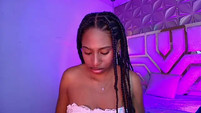 Queen_perla_ লাইভ XXX চ্যাট