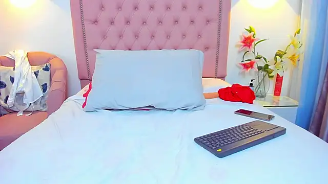 Paulynavera Adlı Modelin Canlı XXX Sohbeti