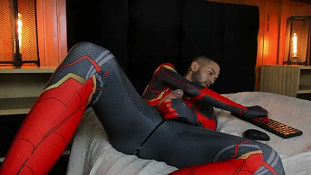 Ian_Valenti Show in webcam