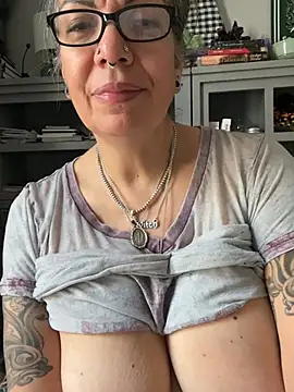 Show de dieseldame1313 na webcam