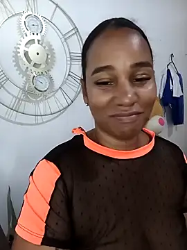 EbonyHorrnyのライブXXXチャット