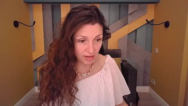 EllaLong Chat XXX in diretta