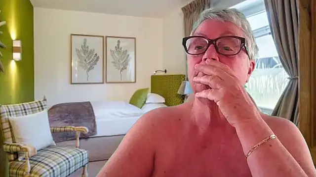 Mystery-Grandmother – Live XXX-chat