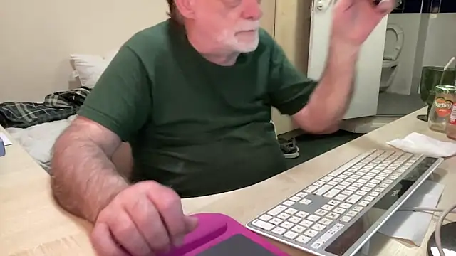 coach-karl's Live XXX Chat