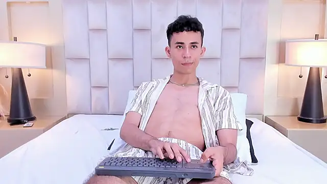 Zahir_Ashar Show in webcam