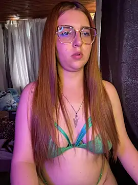 CoraVibes' Live XXX Chat