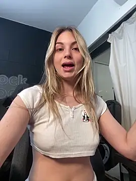 Elnonoykeila77's Webcam Show