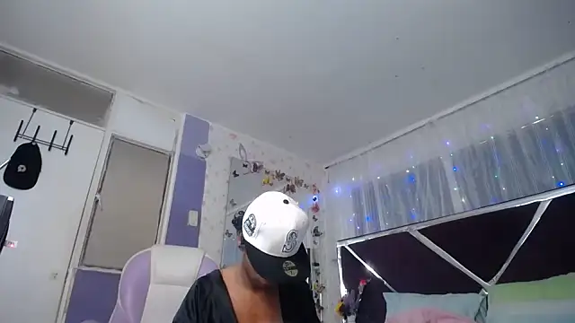 Santy_bigcock_01 Chat XXX live