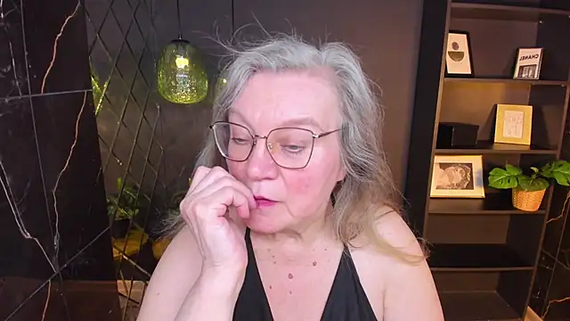 NataliMellow Adlı Modelin Canlı XXX Sohbeti