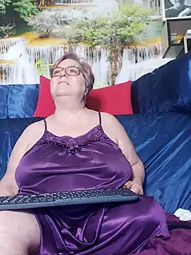 QueenPammy1 élő XXX-chatje