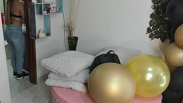 DestinyHills élő XXX-chatje