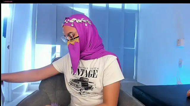 LaylaTemptMe's Live XXX Chat
