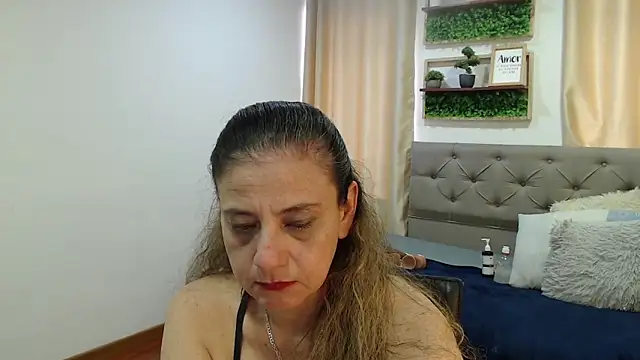 Chat +18 de sasi_luna ao vivo