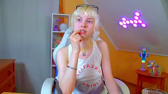 XXX chat uživo modela HannahHollis