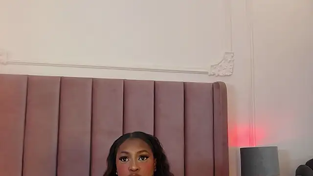 LiaTrainor Live XXX-Chat
