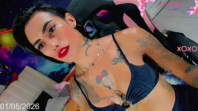 Nella_Dolls élő XXX-chatje