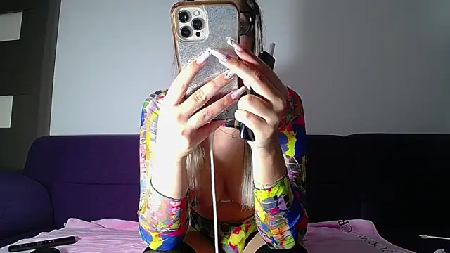 Julianna68 – Kamerová šou
