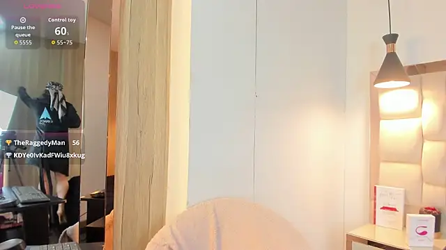 Helenn_MooreのライブXXXチャット