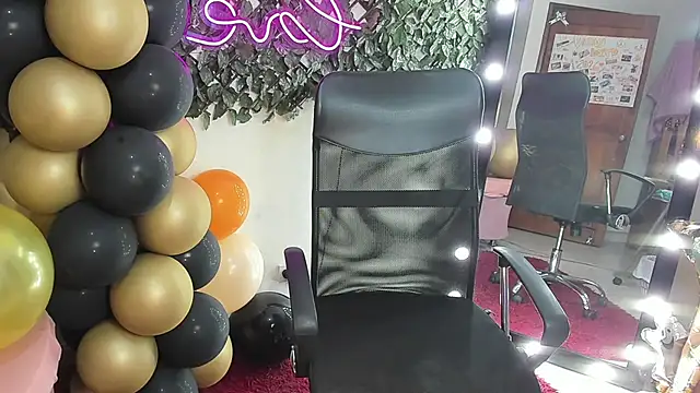 DestinyHills Adlı Modelin Canlı XXX Sohbeti