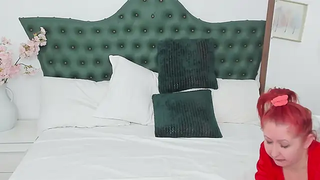 IvyHotFoxy Webcam show