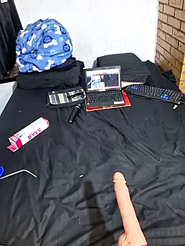 Backdoor_Newbie Live XXX-chat