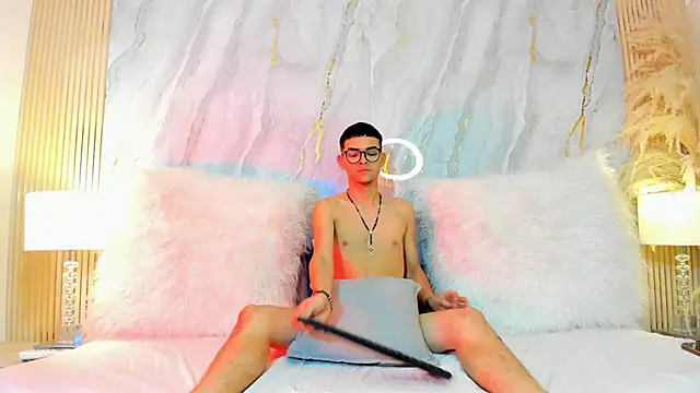 your_d0ll1 Adlı Modelin Canlı XXX Sohbeti