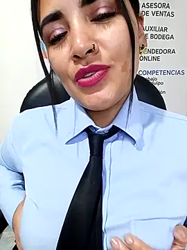 MAYE__13 – Naživo XXX chat