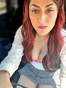 YourQueen18 Show in webcam