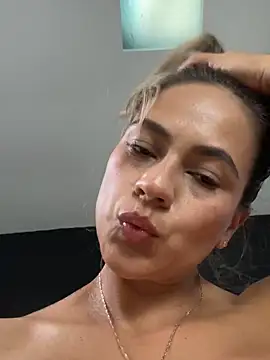 แชท XXX สดของ valentina_herrrera