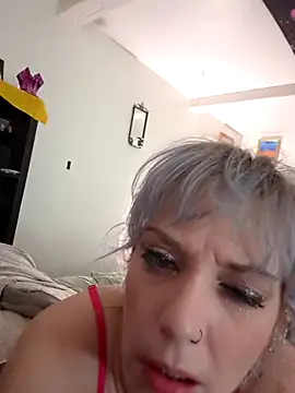 XxSweetlilSpitfirexX's Webcam Show
