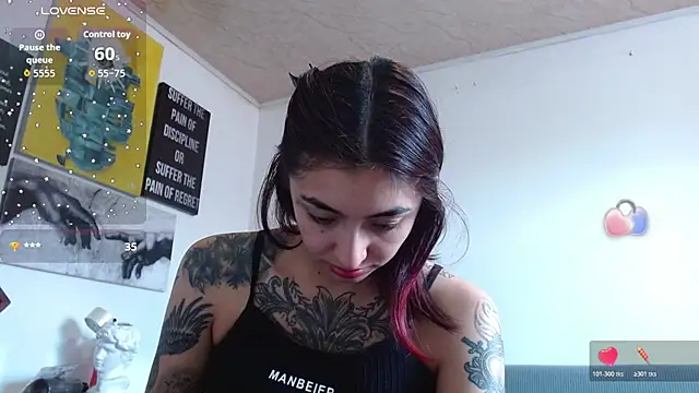 ZoeBakers_ élő XXX-chatje