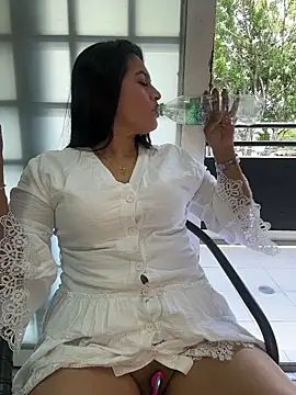 Pertunjukan Kamera Web Sofia_Convers