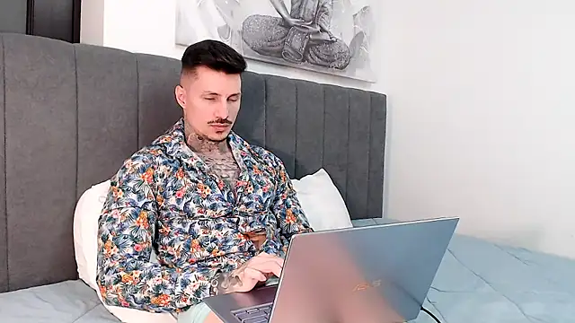 Chat +18 de tyago_doll ao vivo