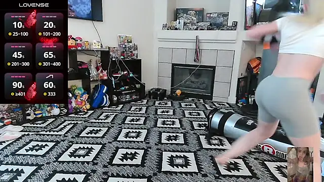 Blondiewithanass' Webcam Show