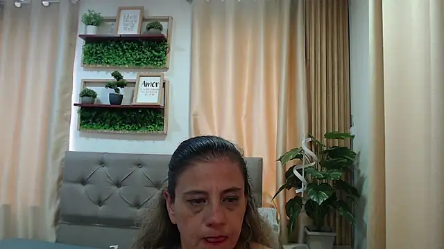sasi_luna Adlı Modelin Canlı XXX Sohbeti
