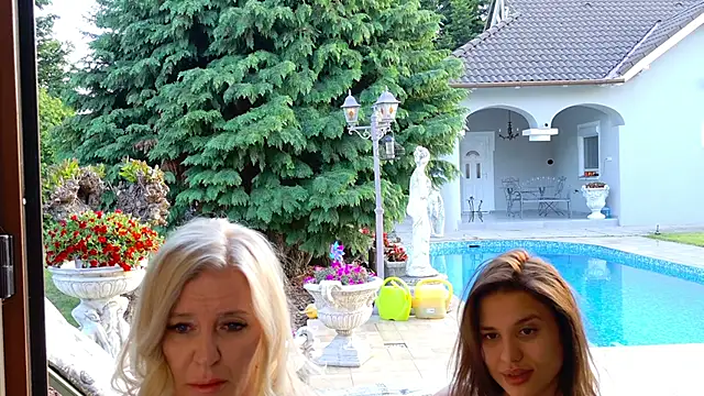 TUNDEROSE1's Live XXX Chat