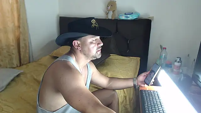 Show modela AlejoMoretti na web-kameri
