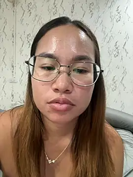 Ponthip 在線直播表演