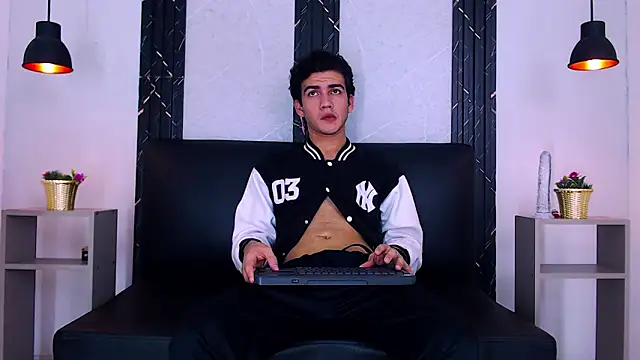 Show modela Feiccer_Castquer na web-kameri