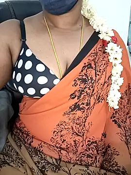 Pokazy przed kamerką – Tamil-hotwife