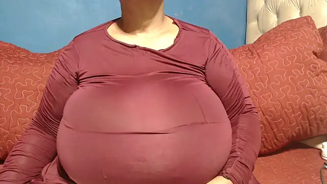 CUTEFIRMMELONSS élő XXX-chatje
