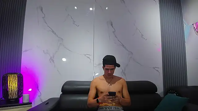 Spicy_guys 现场XXX聊天