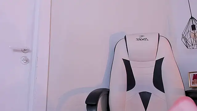 pearl_gloww's Live XXX Chat