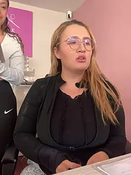 Diosa_Pinkk Adlı Modelin Canlı XXX Sohbeti