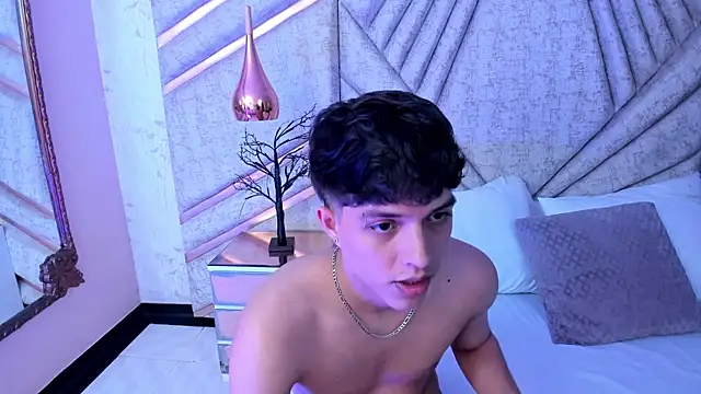 Show modela DamiaanXx na web-kameri